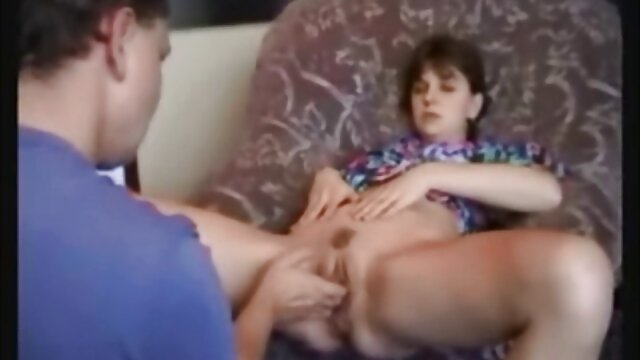 Porno Demi-soeur sauvage fait plaisir à la bite vidéos de films porno gratuit de son demi-frère